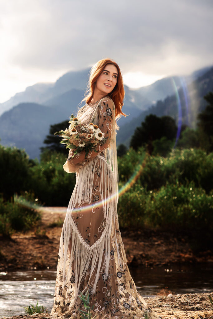 Wedding and Elopement Photographer, bride with her bouquet on a mountain